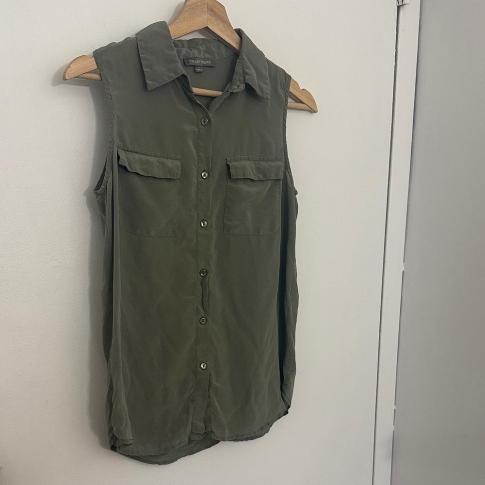 Tinley Road 100% Silk Sleeveless Button-Down Blouse - moss green - size S